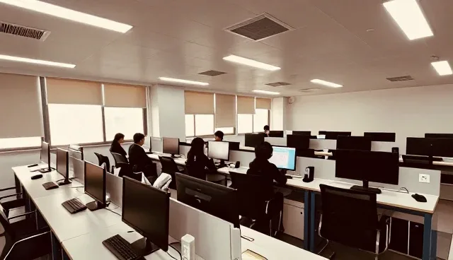 商务代理服务在企业合规中的实际应用与性能分析